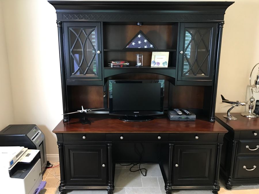 Nice Desk With Hutch By Liberty Furniture Industries [Photo 2]