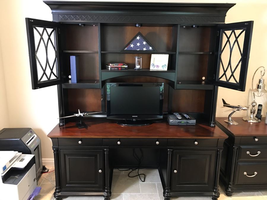 Nice Desk With Hutch By Liberty Furniture Industries [Photo 1]