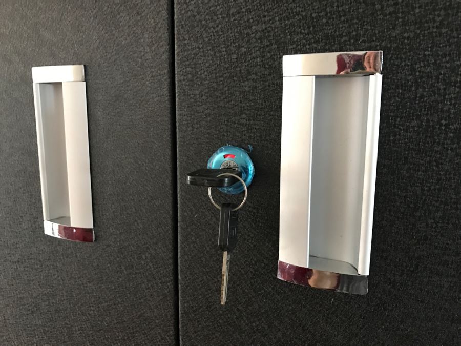 Heavy Duty Garage Butcher Block Top Workbench With Top Lockable Lockers On Heavy Duty Casters Like New [Photo 22]