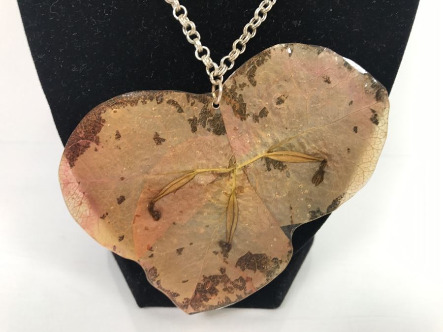 JUST ADDED - Silver Necklace With Leaf Pendant [Photo 3]