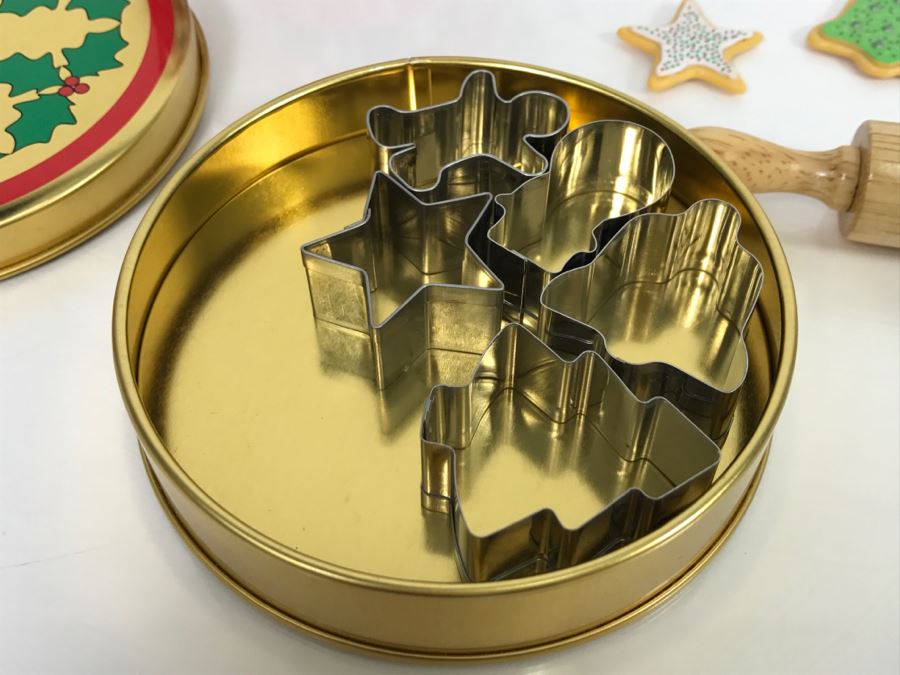 JUST ADDED - American Girl Doll Accessories Cookie Cutters, Rolling Pin, Cookies, Easter Basket With Bunny [Photo 2]