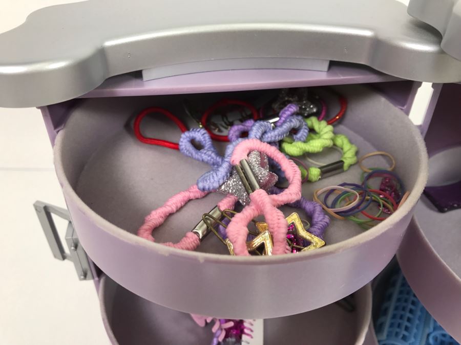 JUST ADDED - American Girl Doll Hair Accessories With Storage Case [Photo 3]