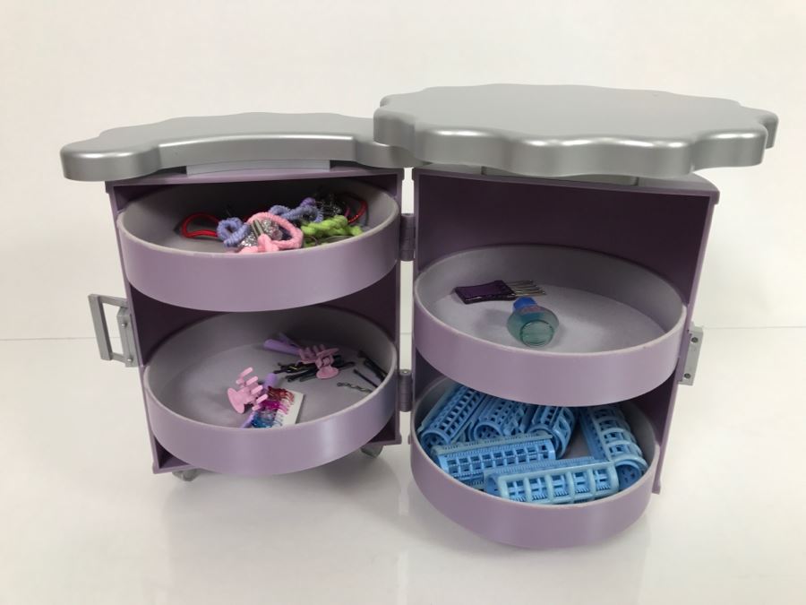 JUST ADDED - American Girl Doll Hair Accessories With Storage Case [Photo 1]