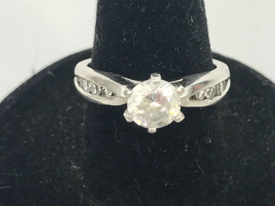 JUST ADDED - Sterling Silver 6 Prong Clear Center Stone Flanked On Each Side With 4 Graduated Clear Channel Set Stones 3.6g [Photo 5]