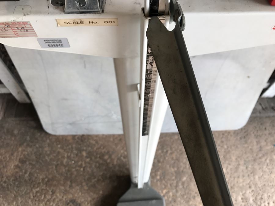 JUST ADDED - Seca Mechanical Doctor's Scale Weight And Height [Photo 10]