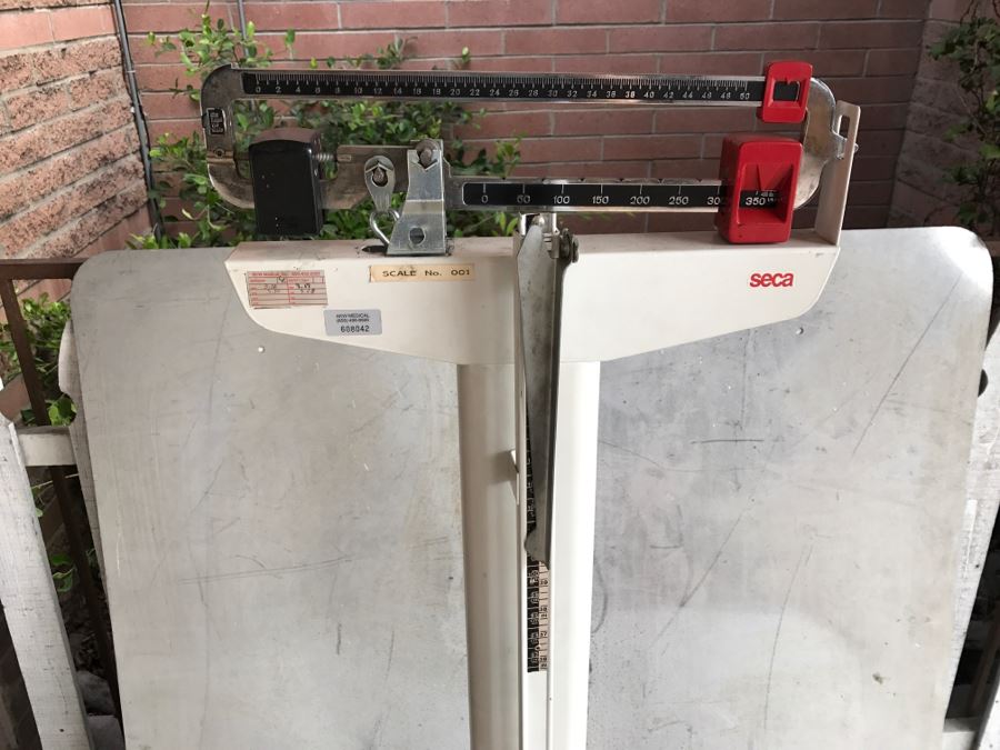 JUST ADDED - Seca Mechanical Doctor's Scale Weight And Height [Photo 2]
