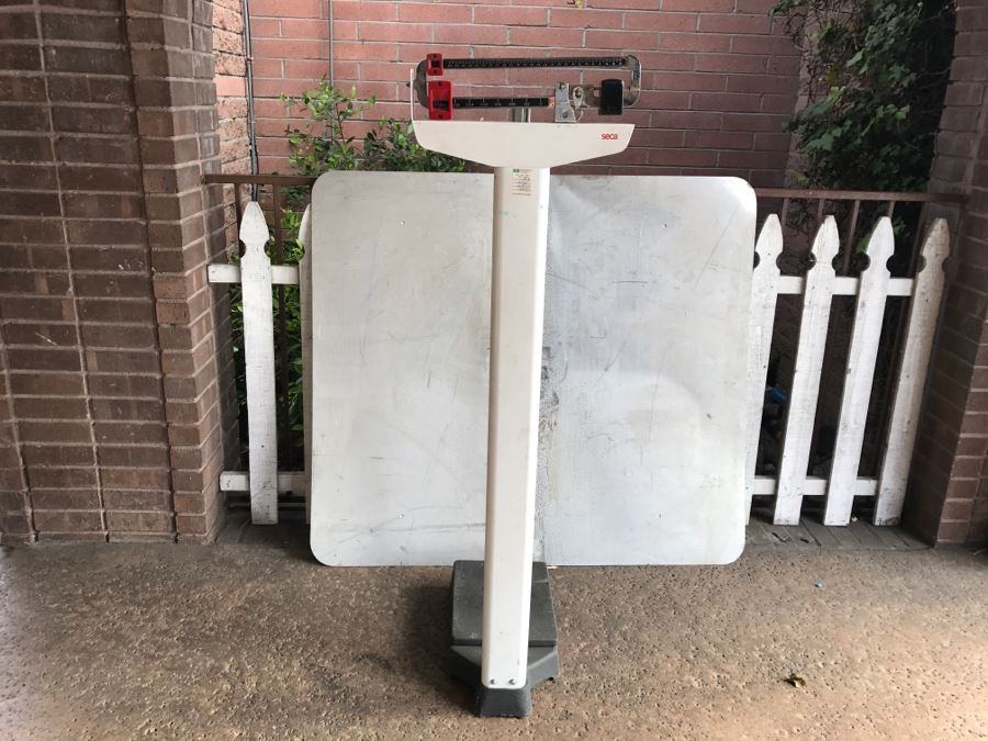 JUST ADDED - Seca Mechanical Doctor's Scale Weight And Height [Photo 11]