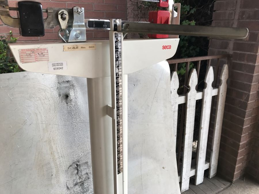 JUST ADDED - Seca Mechanical Doctor's Scale Weight And Height [Photo 9]