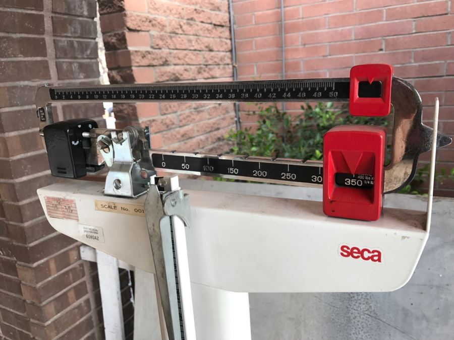 JUST ADDED - Seca Mechanical Doctor's Scale Weight And Height [Photo 4]