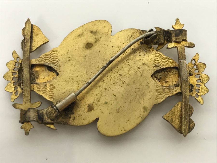 JUST ADDED - Gold Tone King Of Hearts Brooch Accented With Round Turquoise Stones [Photo 8]