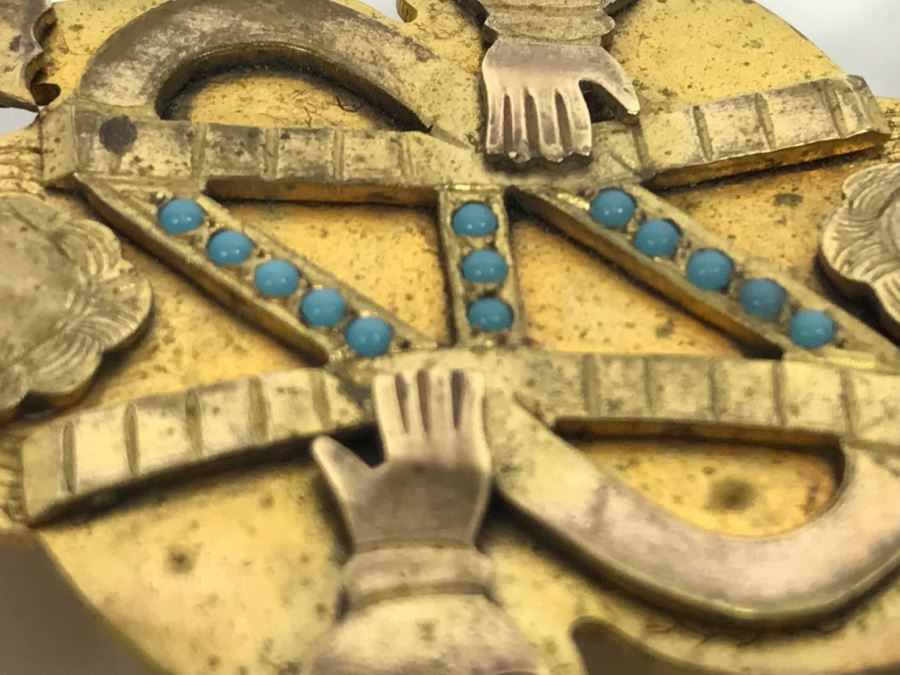 JUST ADDED - Gold Tone King Of Hearts Brooch Accented With Round Turquoise Stones [Photo 7]