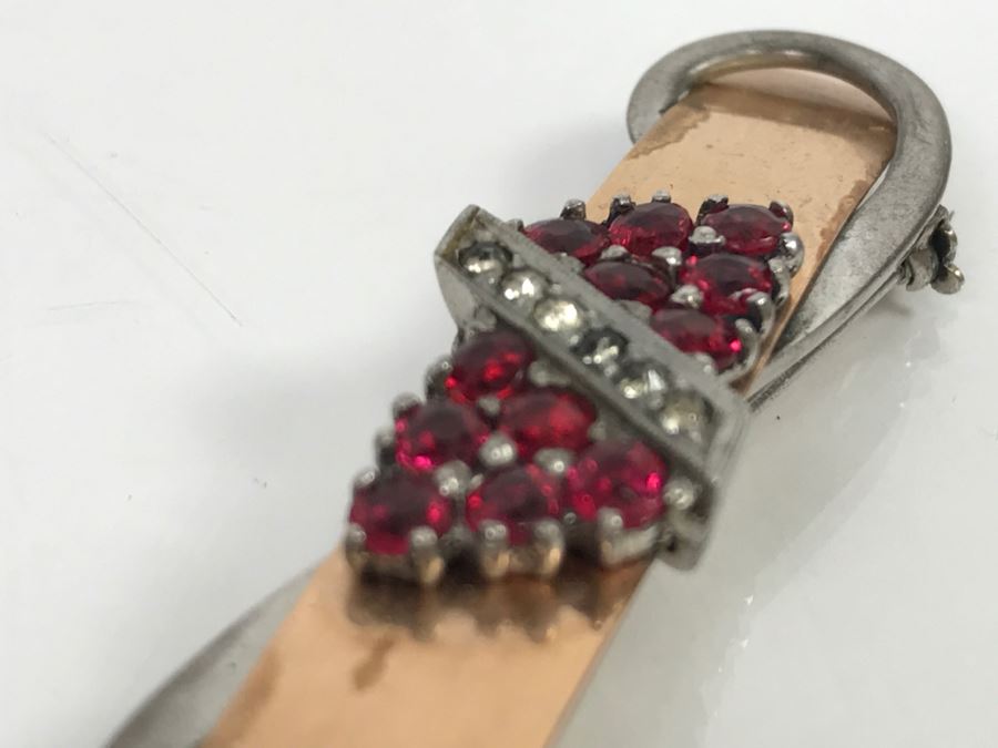 JUST ADDED - 14k Gold 2-Tone Brooch Accented With Milgrain Bar Containing 7 Clear Stones Flanked With 6 Red Prong Set Stones Ribbon Design 2.75' Long 10.6g [Photo 8]