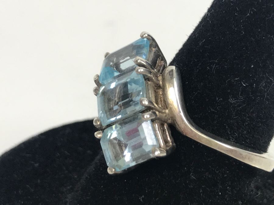 JUST ADDED - Sterling Silver Ring With (3) Synthetic Emerald Topaz Stones 4.2g [Photo 7]