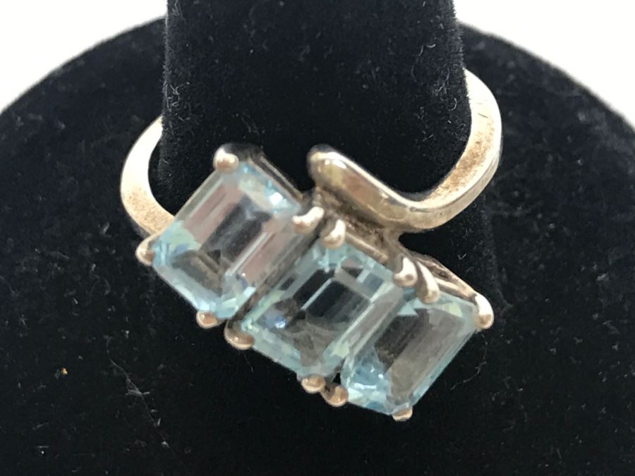 JUST ADDED - Sterling Silver Ring With (3) Synthetic Emerald Topaz Stones 4.2g [Photo 8]