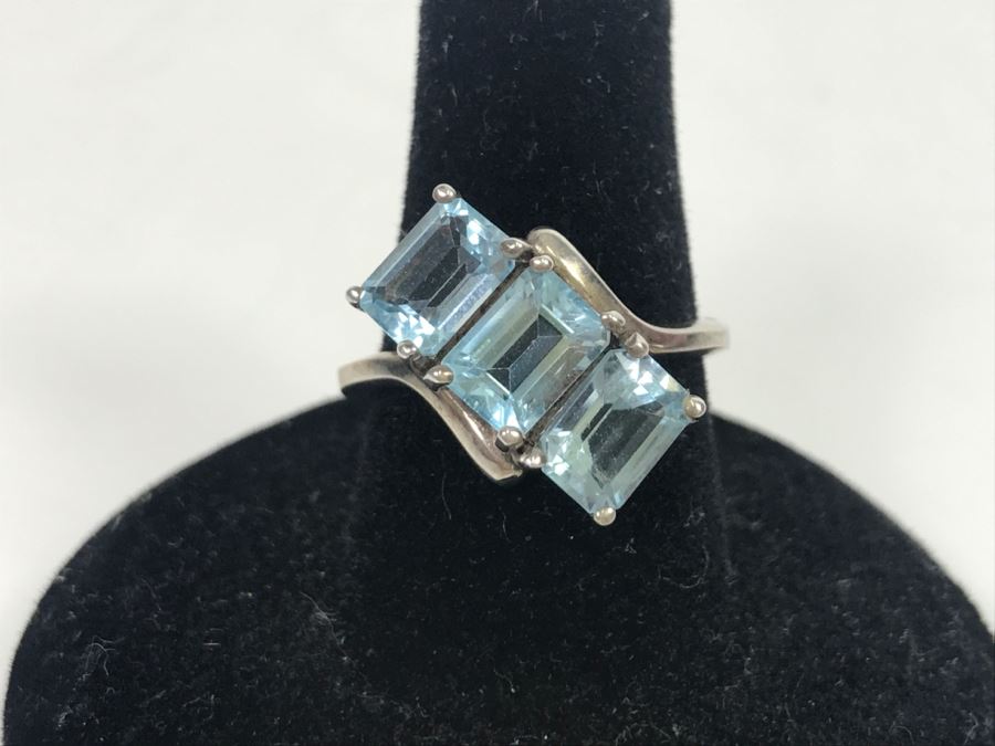 JUST ADDED - Sterling Silver Ring With (3) Synthetic Emerald Topaz Stones 4.2g [Photo 2]
