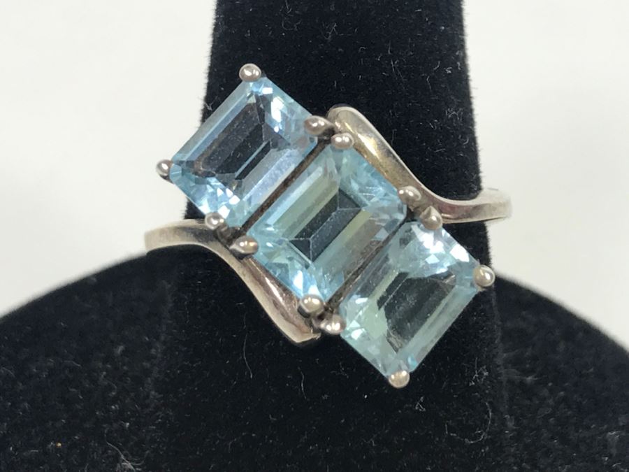JUST ADDED - Sterling Silver Ring With (3) Synthetic Emerald Topaz Stones 4.2g [Photo 1]