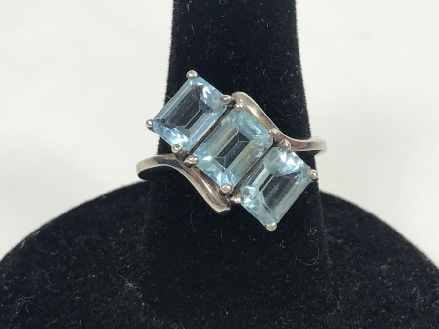 JUST ADDED - Sterling Silver Ring With (3) Synthetic Emerald Topaz Stones 4.2g [Photo 3]