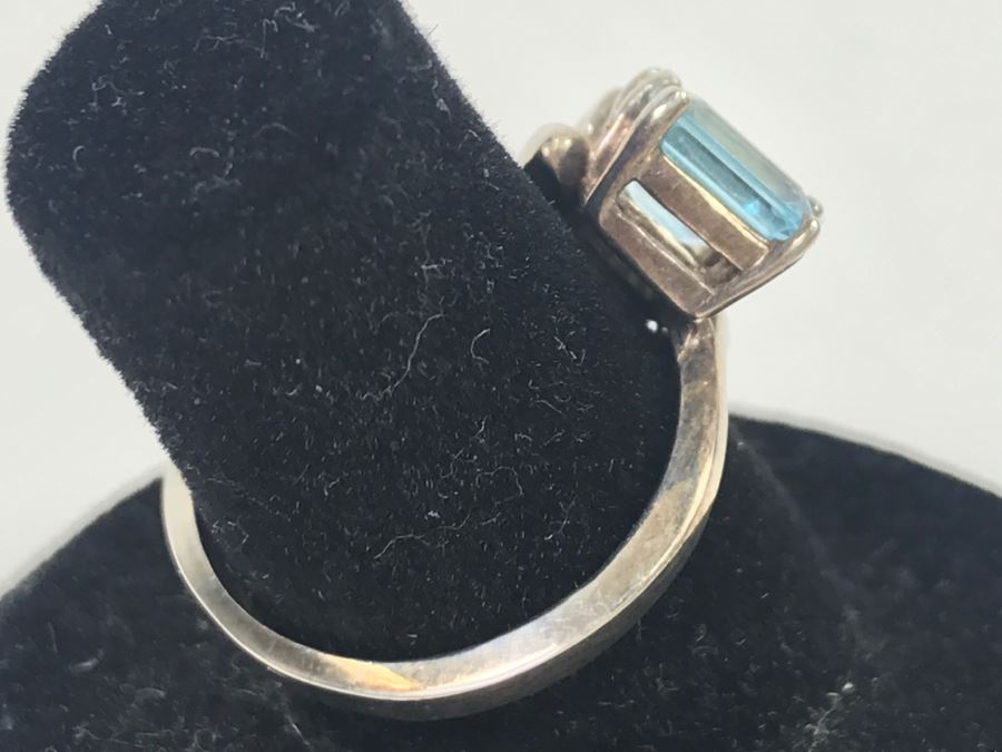 JUST ADDED - Sterling Silver Ring With (3) Synthetic Emerald Topaz Stones 4.2g [Photo 5]