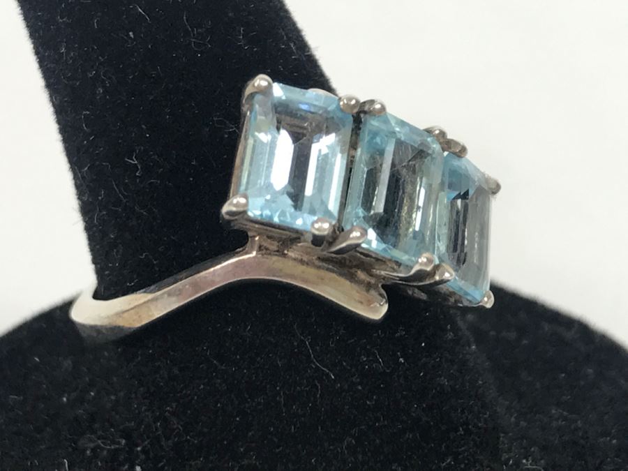 JUST ADDED - Sterling Silver Ring With (3) Synthetic Emerald Topaz Stones 4.2g [Photo 4]