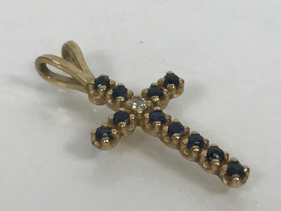 JUST ADDED - 14k Yellow Gold Cross With (11) Prong Set Saphire Like Stones And Clear Stone In Center Split Bale 3/4'L 0.5g [Photo 4]