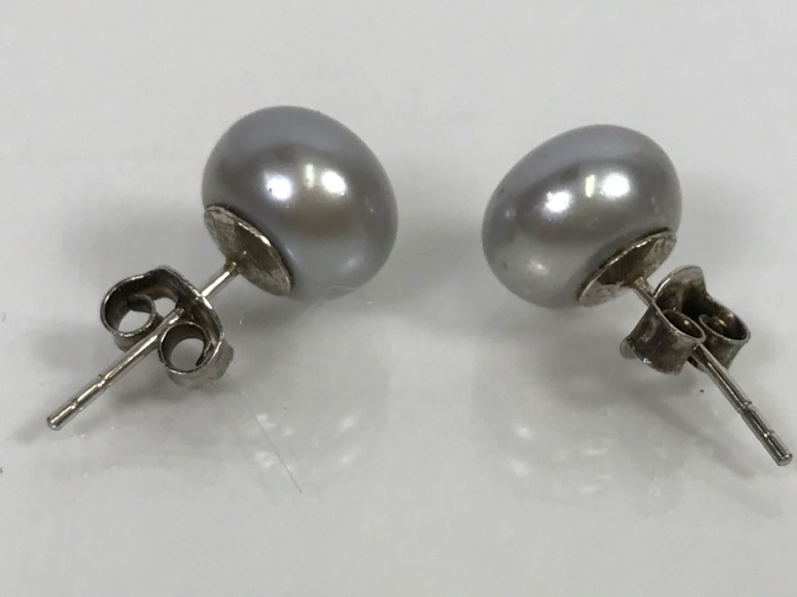 JUST ADDED - Sterling Silver Gray Tone Button Pearl Stud Earrings 2.2g [Photo 1]