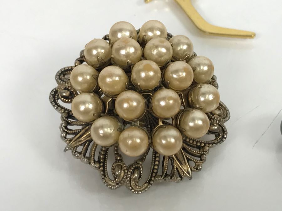 JUST ADDED - Assorted Collection Of Costume Jewelry Including Signed Brooches, Earrings, Ring, Necklace [Photo 6]