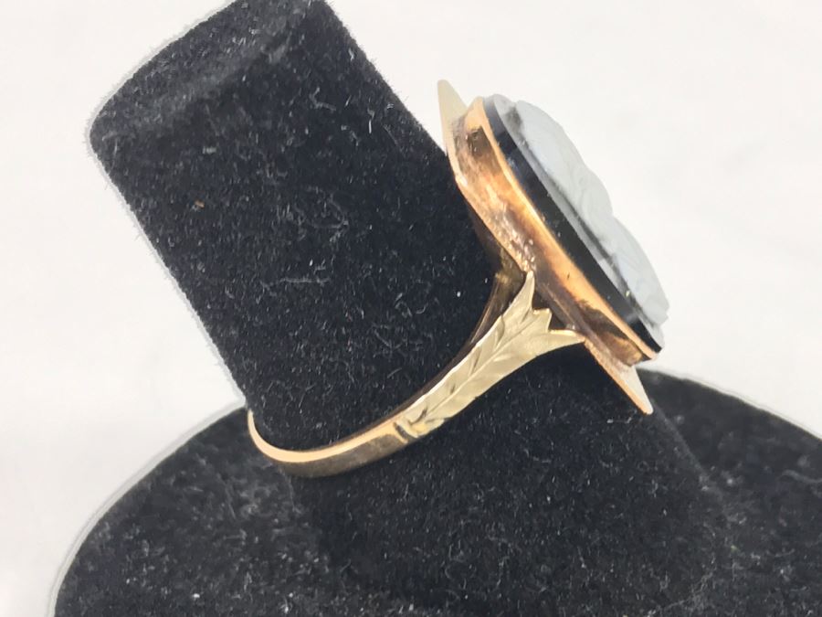 JUST ADDED - 10K Gold Chased Design Ring With Center Cameo A&S 2.7g [Photo 5]