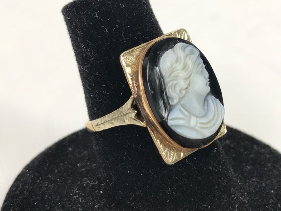 JUST ADDED - 10K Gold Chased Design Ring With Center Cameo A&S 2.7g
