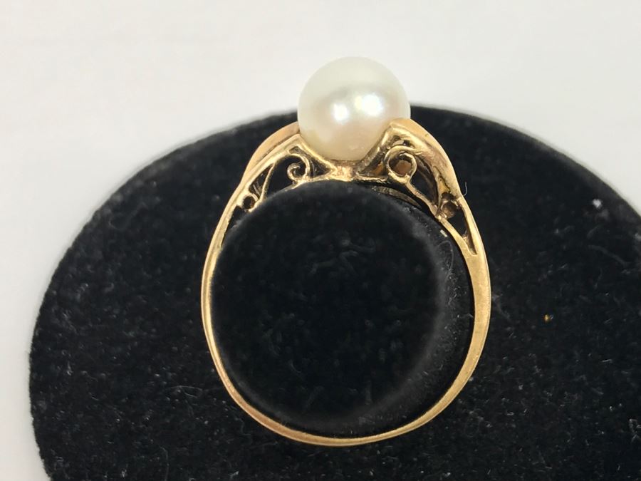 JUST ADDED - 10k Gold Ring With Center Pearl 2.2g