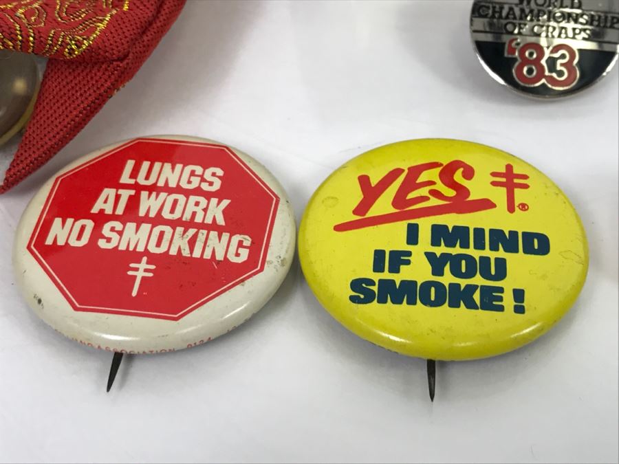 JUST ADDED - Collection Of Various Blackjack Pins, Buttons, Dunes Las Vegas One Dollar Chip, Wooden Trinket Boxes And More - See All Photos [Photo 17]