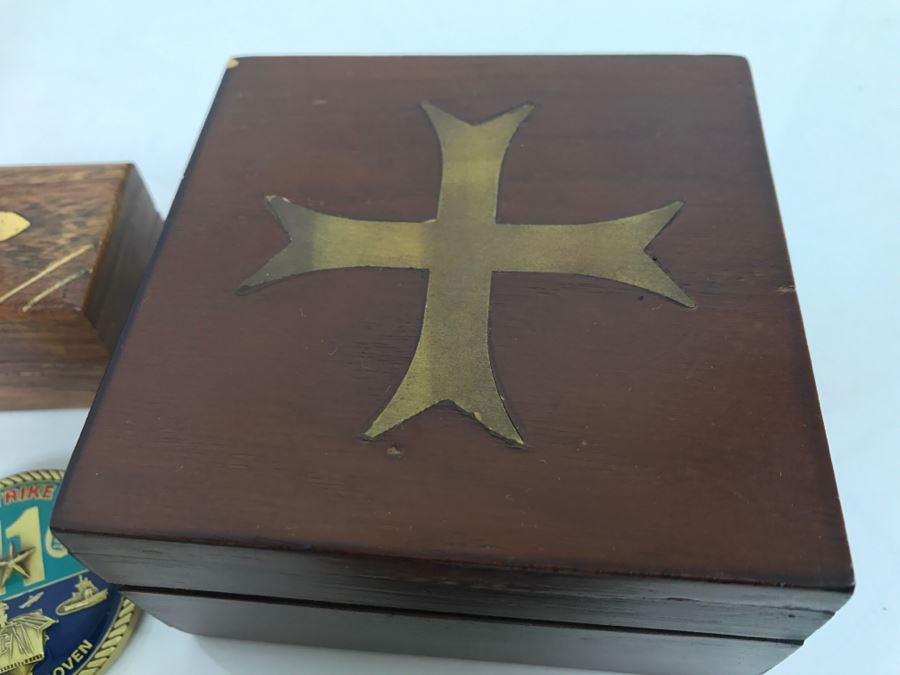 JUST ADDED - Collection Of Various Blackjack Pins, Buttons, Dunes Las Vegas One Dollar Chip, Wooden Trinket Boxes And More - See All Photos [Photo 2]