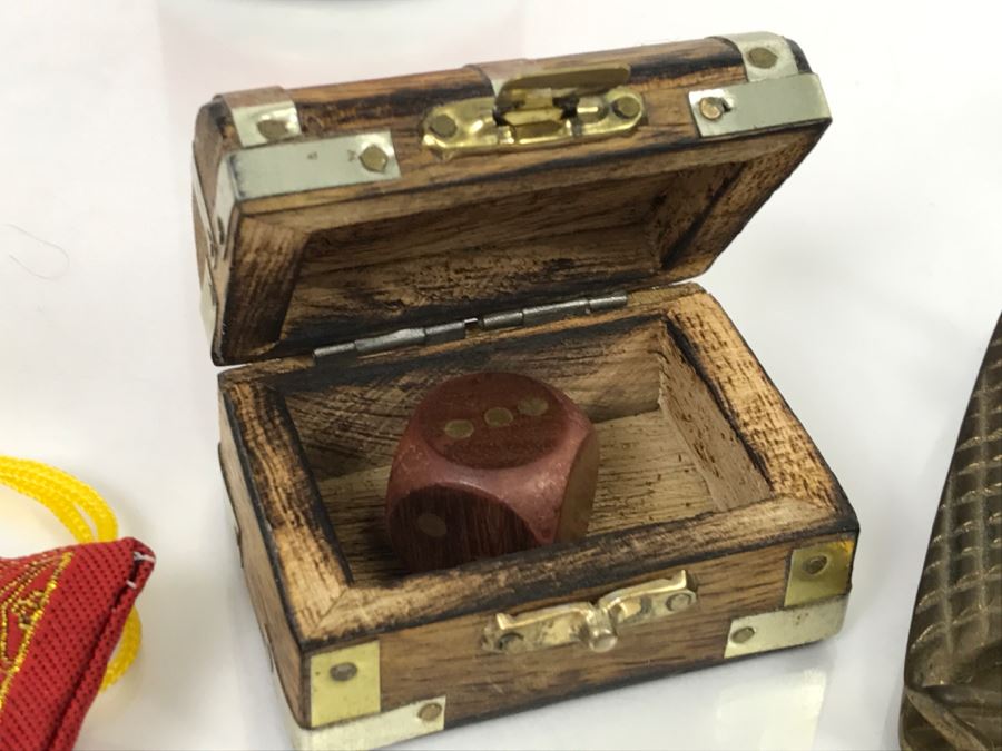 JUST ADDED - Collection Of Various Blackjack Pins, Buttons, Dunes Las Vegas One Dollar Chip, Wooden Trinket Boxes And More - See All Photos [Photo 20]