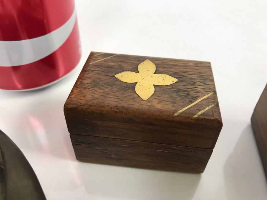 JUST ADDED - Collection Of Various Blackjack Pins, Buttons, Dunes Las Vegas One Dollar Chip, Wooden Trinket Boxes And More - See All Photos [Photo 4]