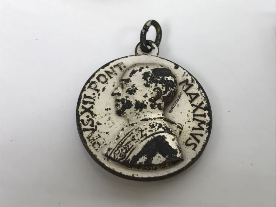 JUST ADDED - Collection Of Various Blackjack Pins, Buttons, Dunes Las Vegas One Dollar Chip, Wooden Trinket Boxes And More - See All Photos [Photo 15]