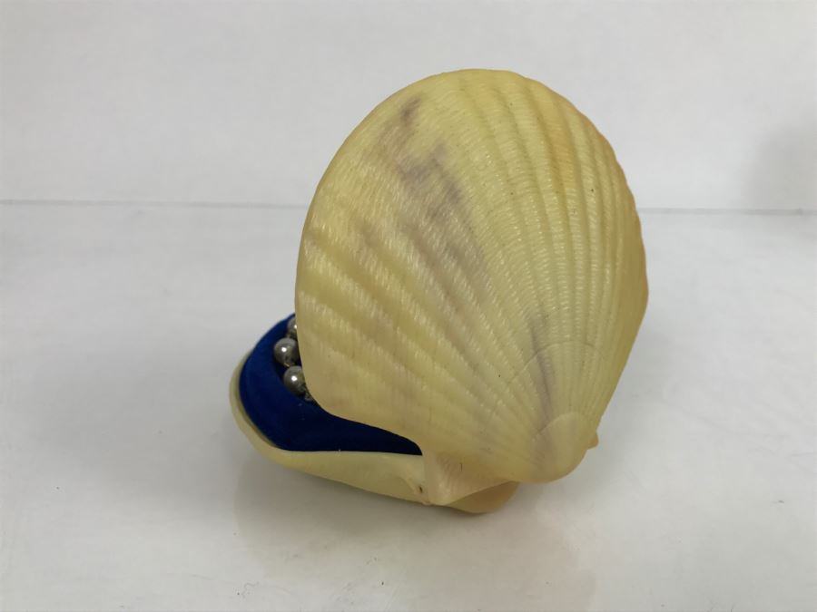 JUST ADDED - Gold Tone Crucifix Bracelet In Clamshell [Photo 6]