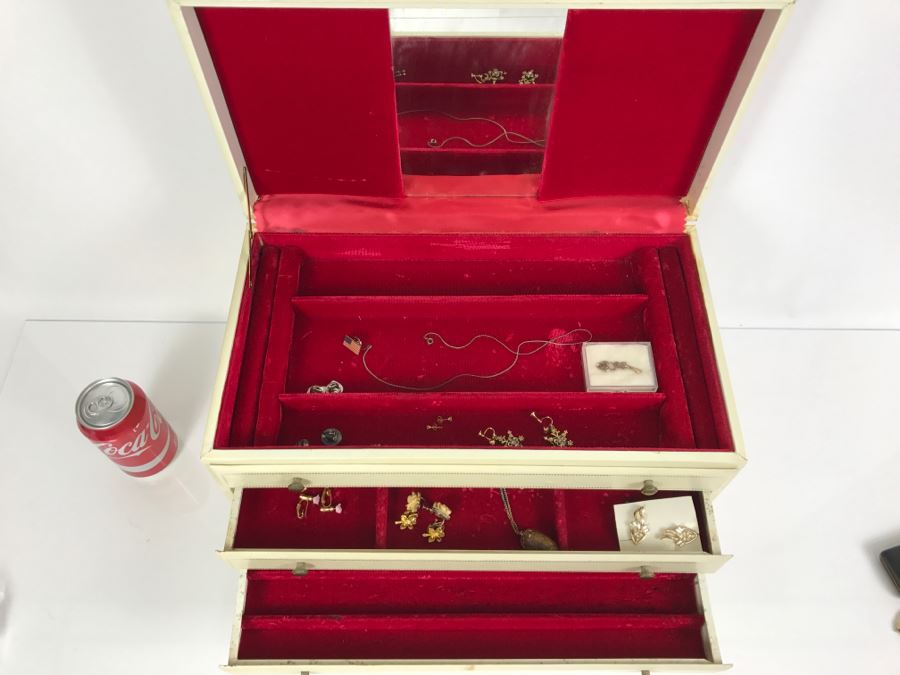 JUST ADDED - Vintage Jewelry Box With Some Jewelry