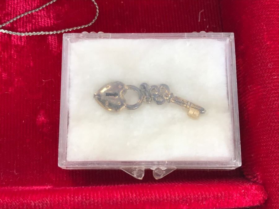 JUST ADDED - Vintage Jewelry Box With Some Jewelry [Photo 6]