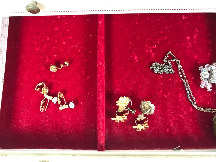 JUST ADDED - Vintage Jewelry Box With Some Jewelry [Photo 8]
