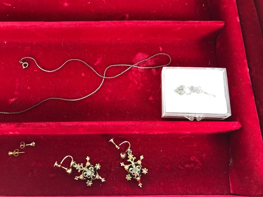 JUST ADDED - Vintage Jewelry Box With Some Jewelry [Photo 5]