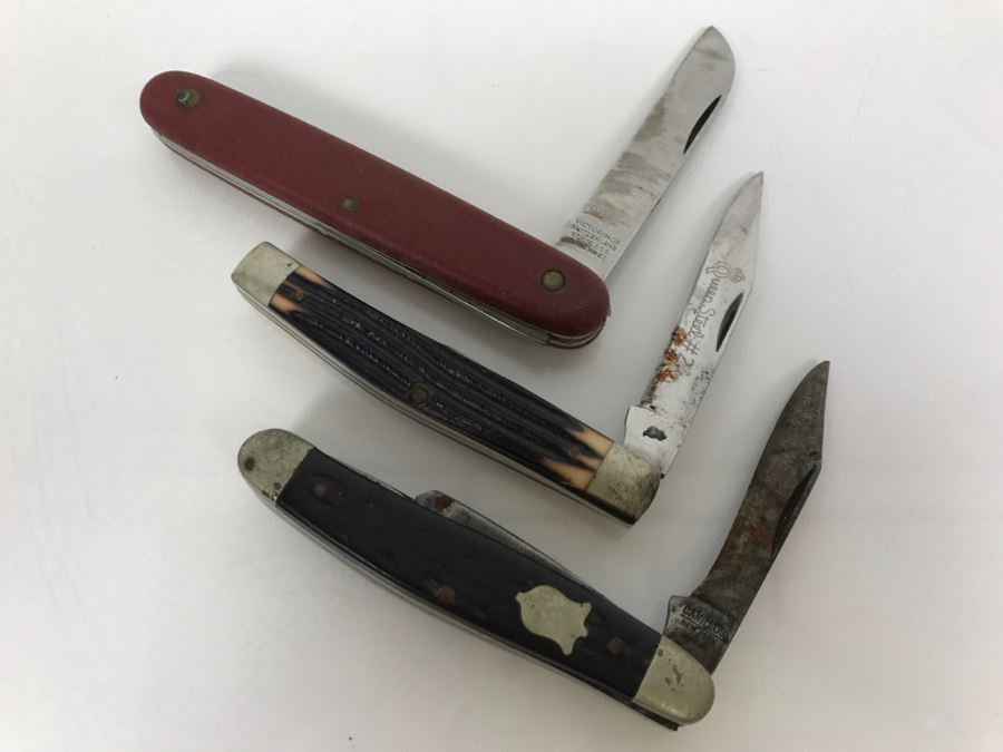 JUST ADDED - 3 Pocket Knives Victorinox Switzerland Rosterei, Queen Steel And Camillus [Photo 3]