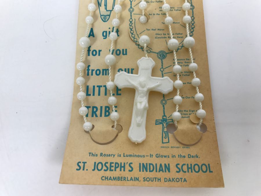 JUST ADDED - St. Joseph's Indian School Rosary Beads Necklace Glows In Dark [Photo 3]