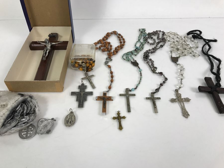Religious Lot With Rosary Beads And Crucifix [Photo 2]