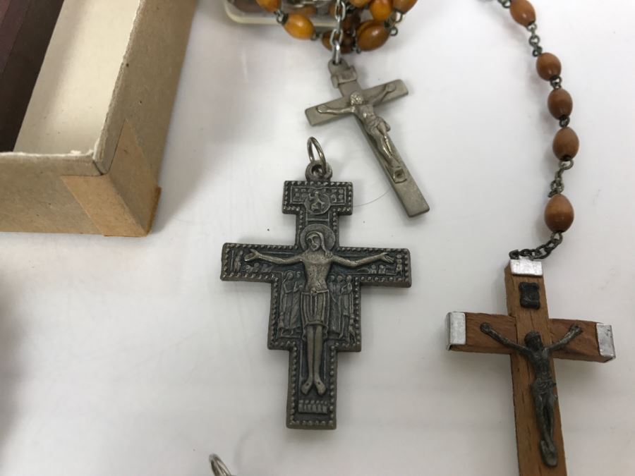 Religious Lot With Rosary Beads And Crucifix [Photo 3]