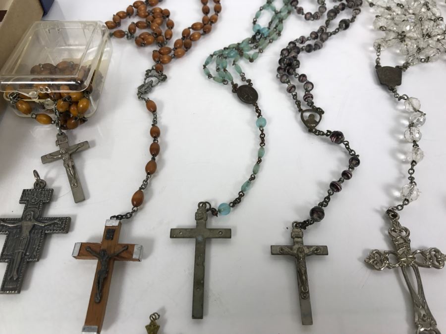 Religious Lot With Rosary Beads And Crucifix [Photo 7]
