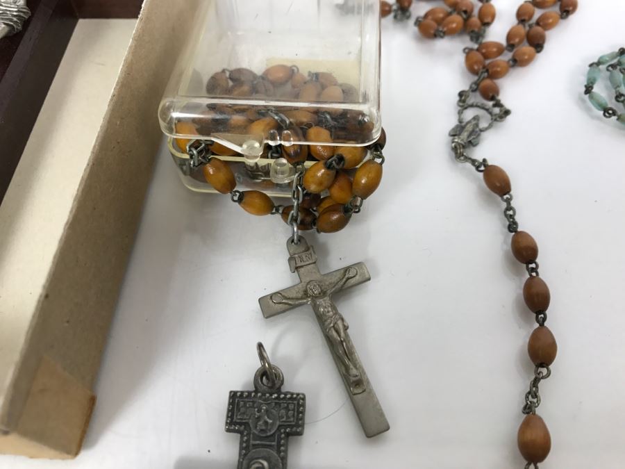 Religious Lot With Rosary Beads And Crucifix [Photo 4]