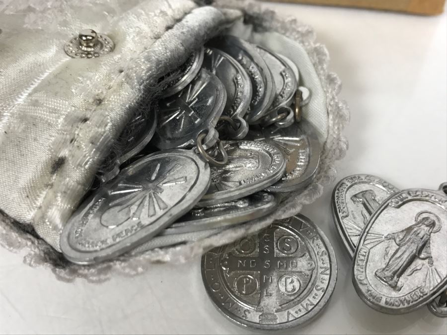 Religious Lot With Rosary Beads And Crucifix [Photo 13]