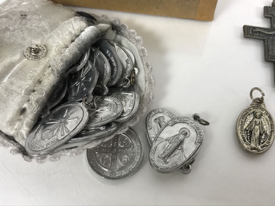 Religious Lot With Rosary Beads And Crucifix [Photo 14]