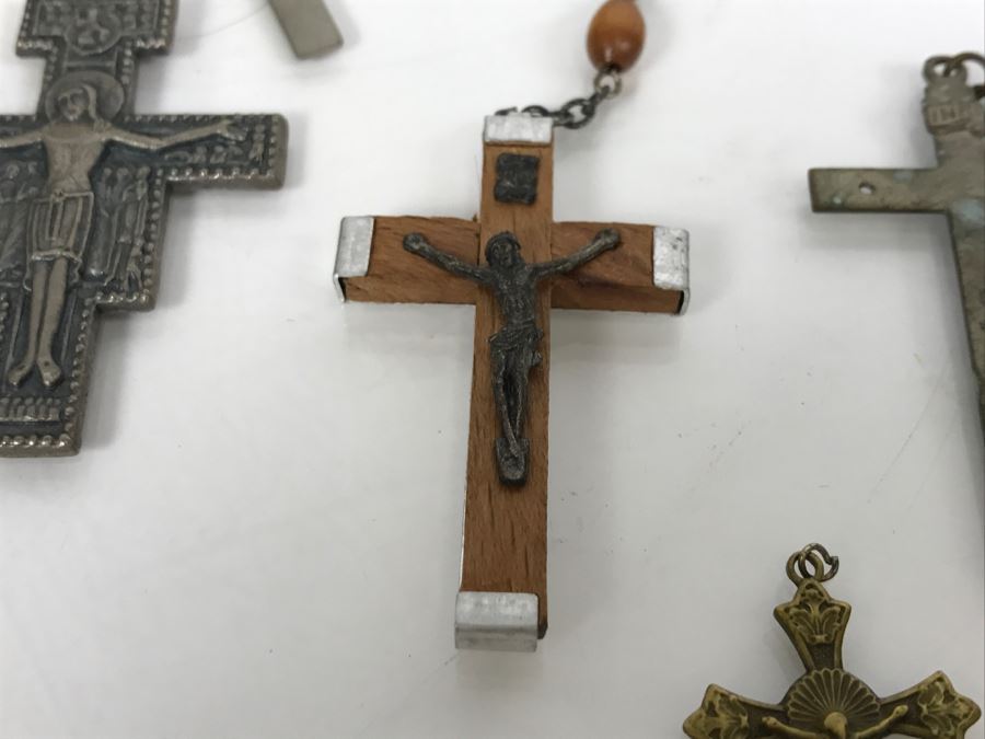 Religious Lot With Rosary Beads And Crucifix [Photo 5]