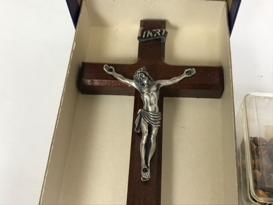 Religious Lot With Rosary Beads And Crucifix [Photo 17]