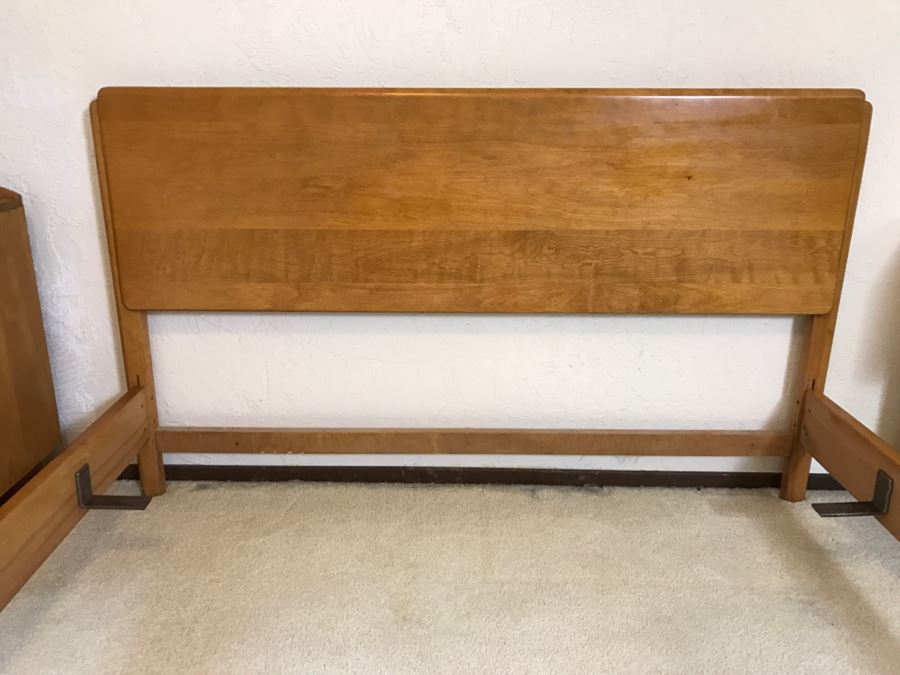 Heywood Wakefield 'Skyliner' 1939 Mid-Century Modern With Art Deco Styling Full Size Bed With Headboard Footboard And Railings [Photo 3]